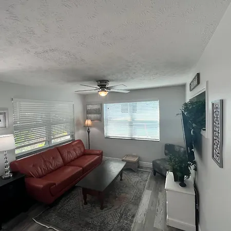 875 Oasis #1 Location! Apartamento